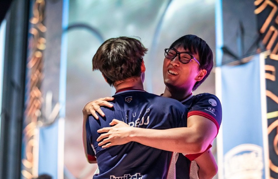 Faker在TL比赛中出色防守，刷新纪录引发热议！观众掌声雷动(faker与t1的合同)-九游云游戏网页版